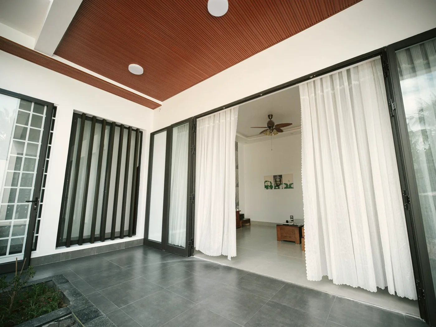 Trackless Sliding Door