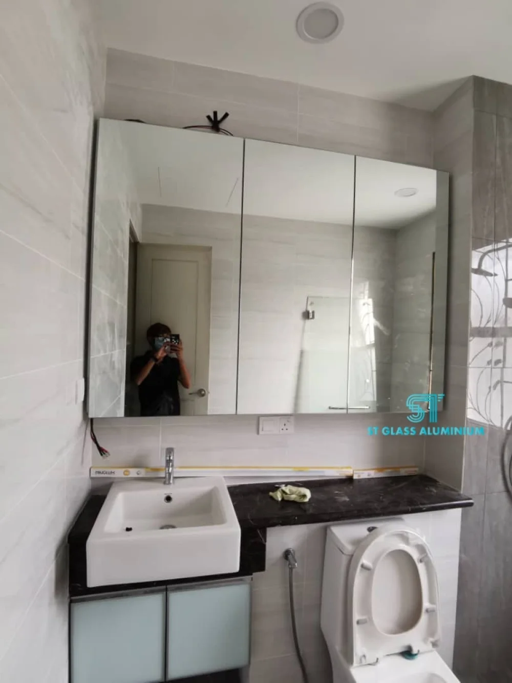4G Mirror Cabinet