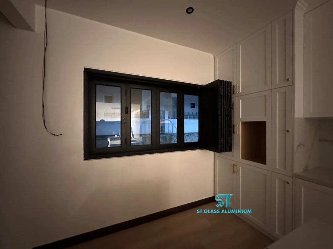 Mesh Folding Window