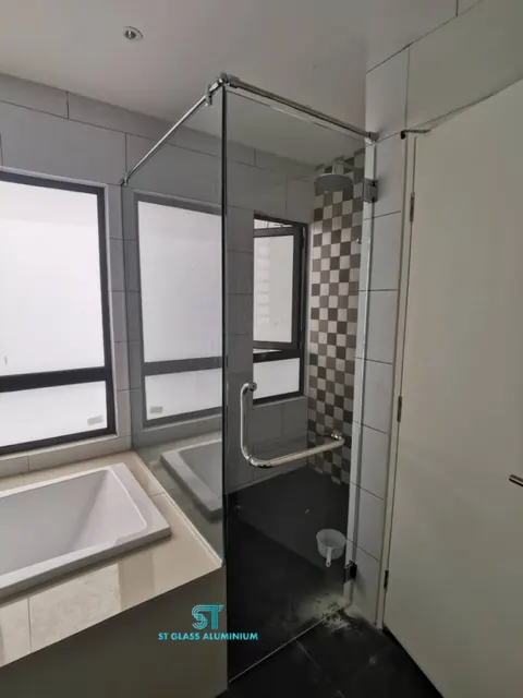 Shower Screen — Shower Screen by ST Glass Aluminium thumbnail 1